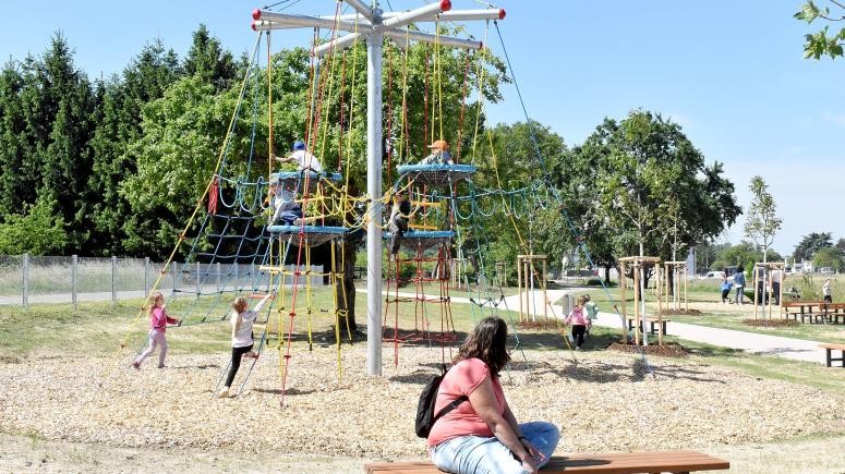 Bild vom Klettergerüst am Spielplatz Winkelfeld