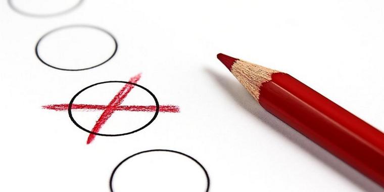 Kreis mit Kreuz und Stift nebendran, symbolisiert Stimmzettel