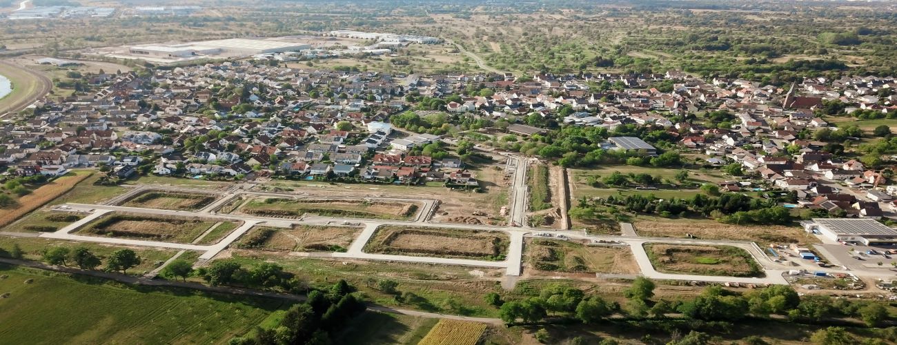 Lufbild über Bischweier inklusive Neubaugebiet