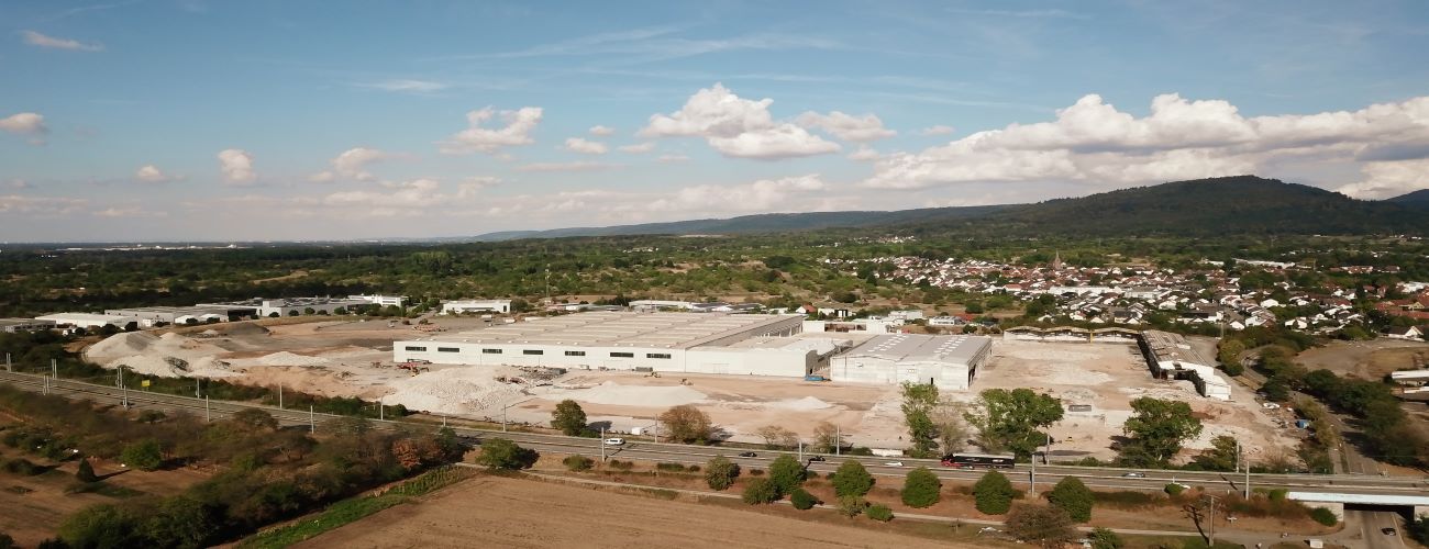 Lufbild über Bischweier inklusive Gewerbegebiet